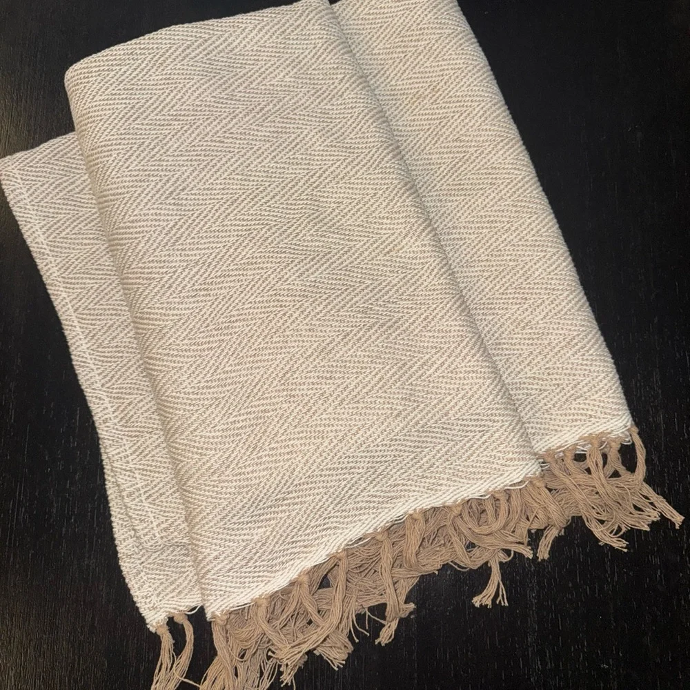 🍂Parkland Collection Beige Herringbone Throw Blanket🍂